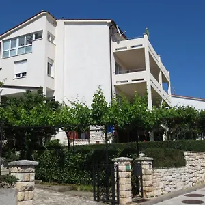 zimmer-f2.pula-hotels.org/